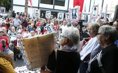 Caminhada em São Paulo lembra golpe militar e faz homenagem às vítimas