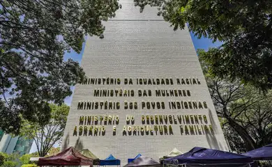 Governo e plataformas de mobilidade fazem acordo para combater racismo