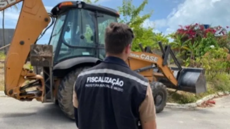 Semsc realiza operação para remover cercas irregulares em área verde