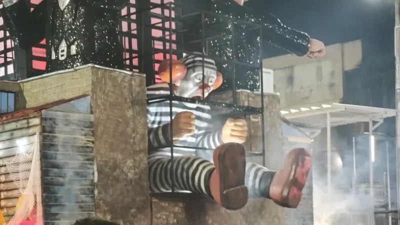 Palhaço preso e 'arminha': as referências a Bolsonaro no desfile