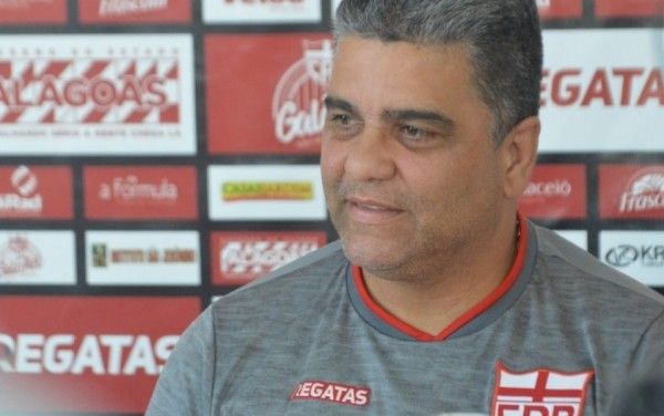 CRB anuncia a saída do técnico Marcelo Cabo