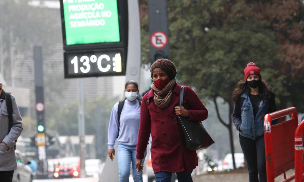 Massa de ar polar baixa temperaturas no País; SP pode ter frio recorde