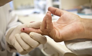 Justiça proíbe exigência de teste HIV para candidatos a concursos