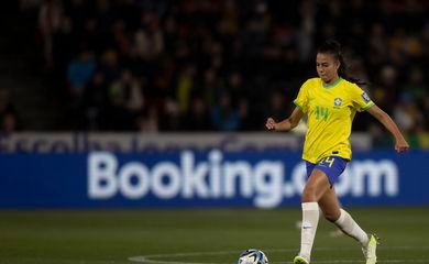 Copa do Mundo: Lauren afirma que espera confronto duro com a França