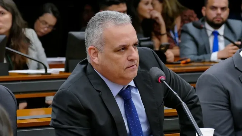 Decisão de Dino pode anular quebra de sigilo de Lulinha, diz relator da CPMI do INSS