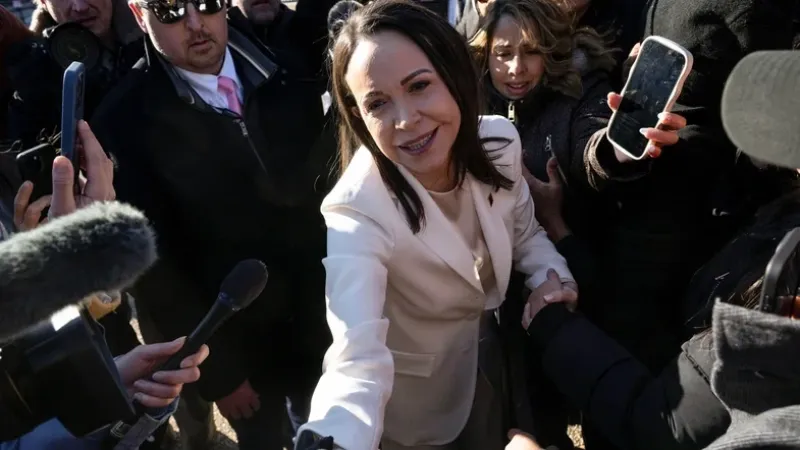 Corina entrega medalha do Nobel da Paz a Trump, que exalta ‘gesto maravilhoso’