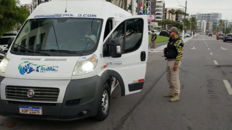 Operação Turismo Clandestino intensifica fiscalização na orla de Maceió