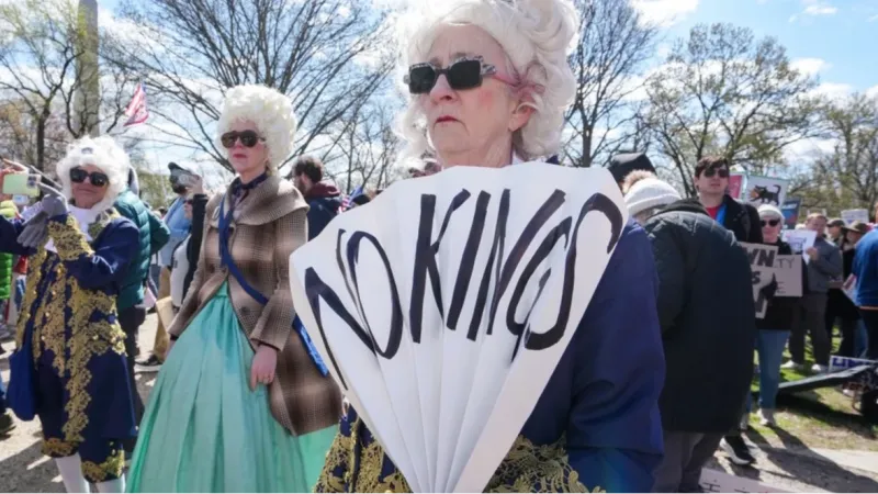 Manifestantes protestam contra Trump em várias cidades dos EUA