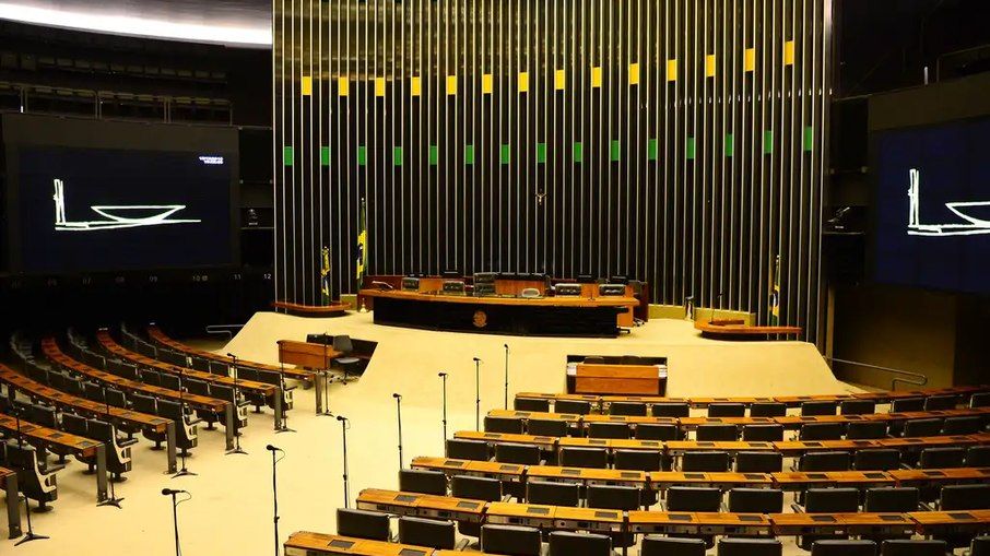 Câmara retoma debate sobre fim da escala 6x1