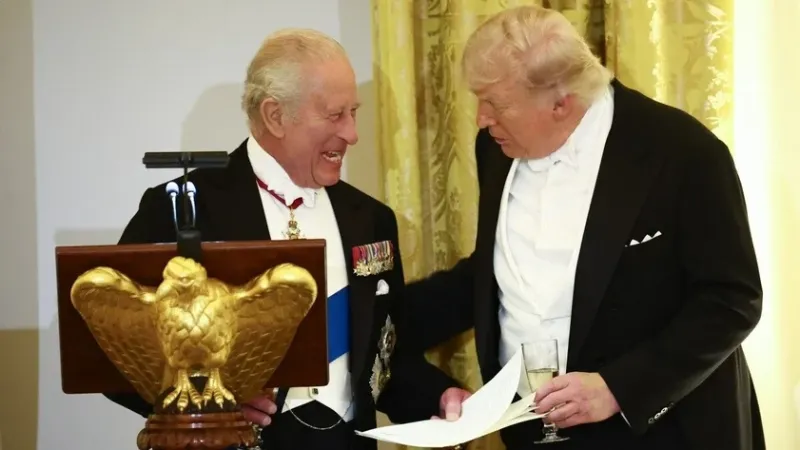 Charles III provoca Trump em jantar: ‘Sem nós, americanos falariam francês’