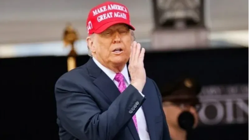 Trump assina lei para tornar públicos arquivos do caso Epstein