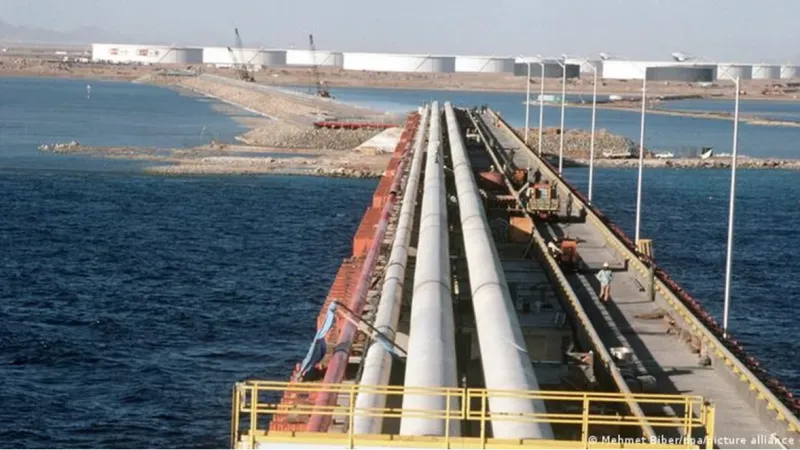 Crise em Ormuz acelera busca por rotas alternativas de petróleo