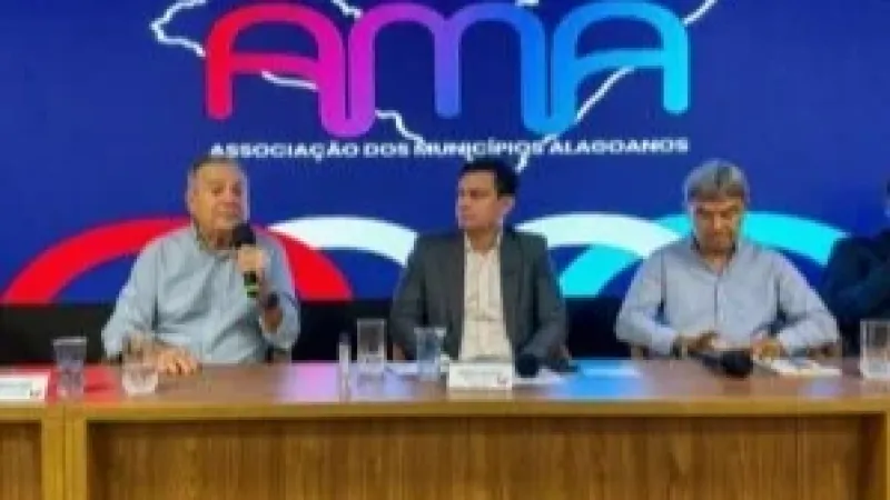 Livro homenageia trajetória municipalista de Ronaldo Lessa na AMA