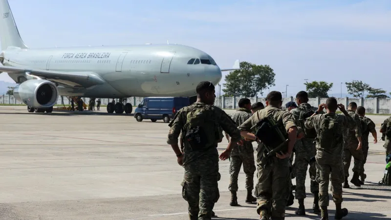 FAB envia militares e 18 toneladas de medicamentos para a Venezuela