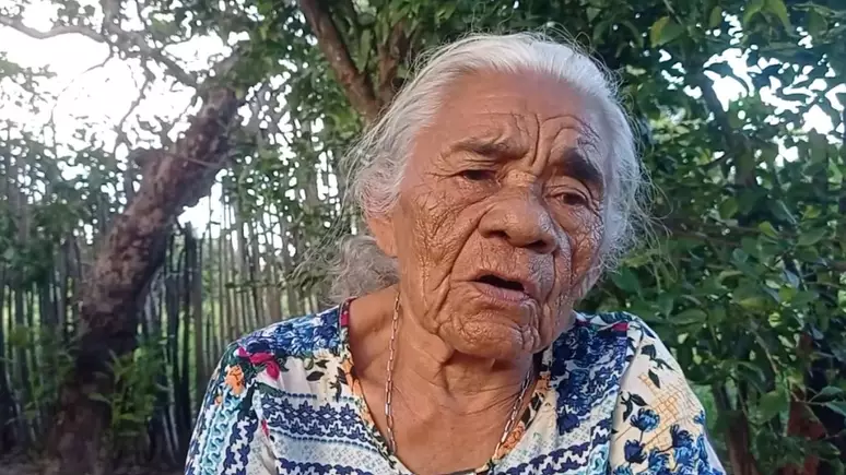 Mulher de 89 anos, que só estudou até a quinta-série, se torna finalista de prêmio literário