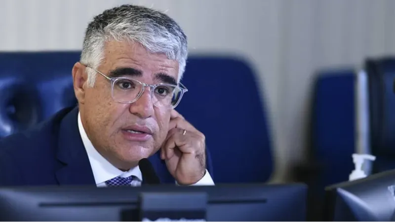 ‘Alcolumbre precisa pedir para sair’, diz senador Eduardo Girão