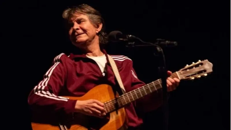 Cantor e compositor Lô Borges morre aos 73 anos