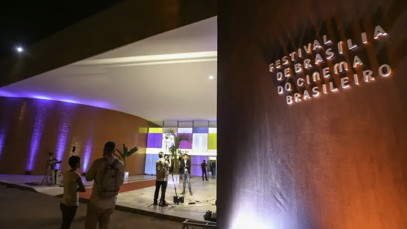 Festival de cinema de Brasília vive impasse; classe artística repudia