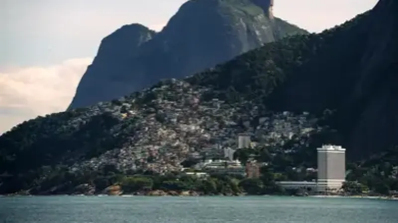 Projeto qualifica mototaxistas de favelas do Rio para atuar no turismo