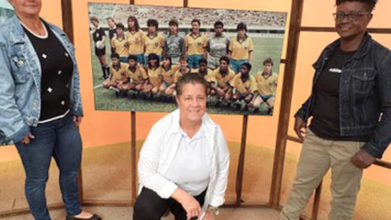 Pioneiras do futebol contam trajetória no programa Sem Censura