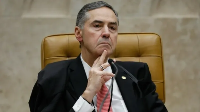 Barroso pede sessão no STF para dar voto sobre aborto antes da aposentadoria