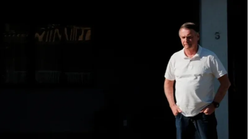 Médicos vão avaliar necessidade de procedimento sobre soluços de Bolsonaro