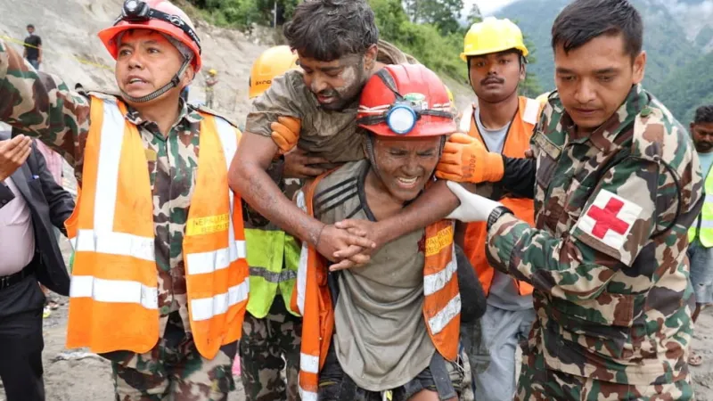 Nove dias após desastre, duas pessoas são resgatadas com vida no Nepal