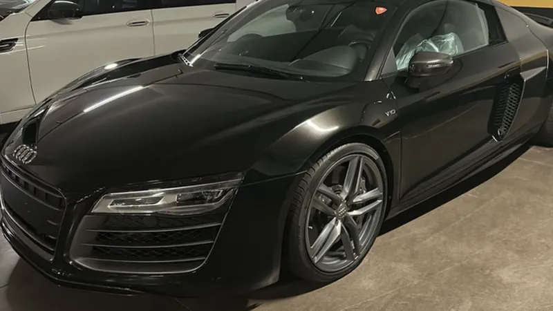 PF apreende carros de luxo em operação contra Careca do INSS