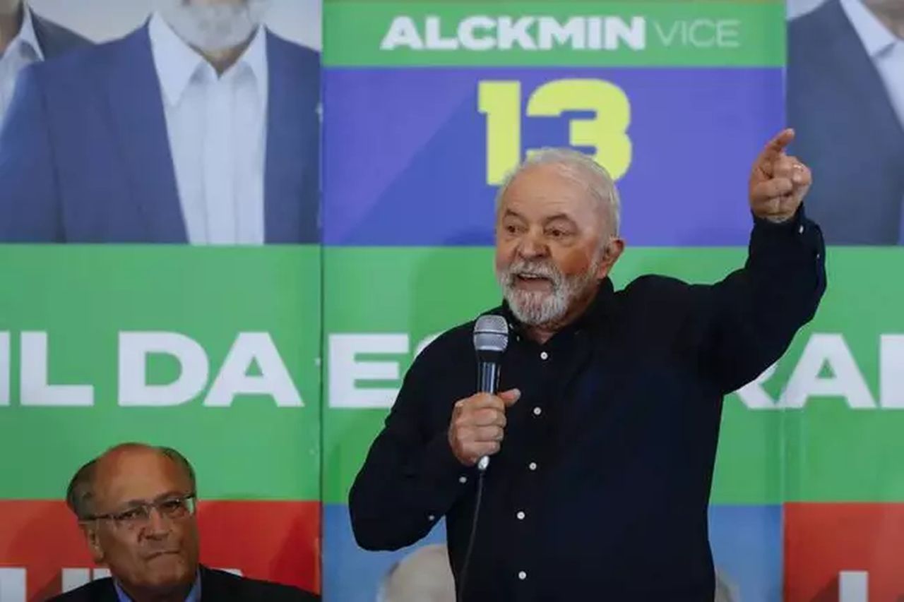 Suplente de Flávio Bolsonaro, Paulo Marinho declara voto em Lula