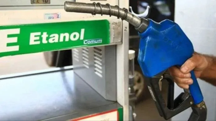 Etanol cai a R$ 4,26 e atinge menor preço médio em quase um ano, aponta Veloe/Fipe