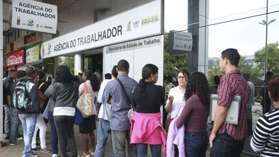 Desemprego entre jovens é mais que o dobro da taxa média do Brasil; entenda razões
