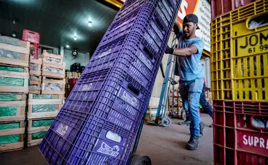 Rendimento médio dos brasileiros chega a R$ 3.057, recorde desde 2012