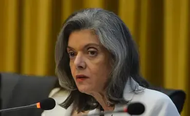 Cármen Lúcia afirma que voto é instrumento da democracia