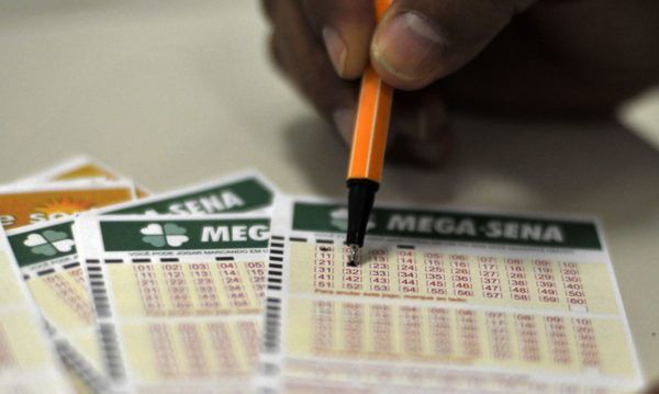 Mega-Sena: ninguém acerta e prêmio acumula em R$ 6 milhões