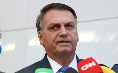 Indiciamento de Bolsonaro repercute entre políticos e autoridades