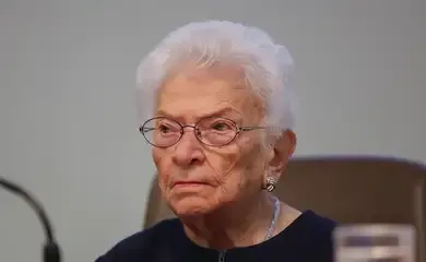 Erundina deixa UTI, é transferida para quarto e recebe visita de Lula