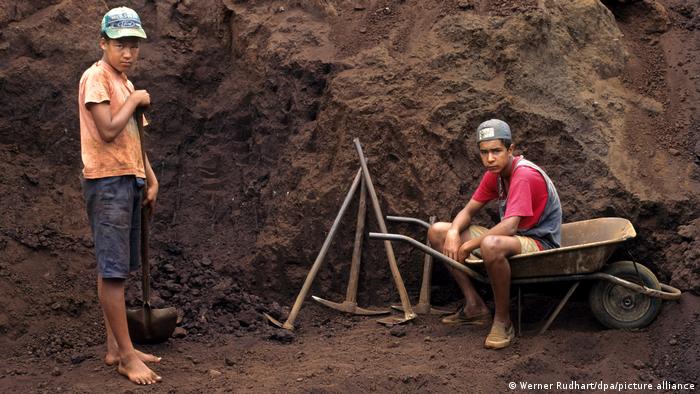 Acidentes de trabalho matam 4 crianças por mês no Brasil