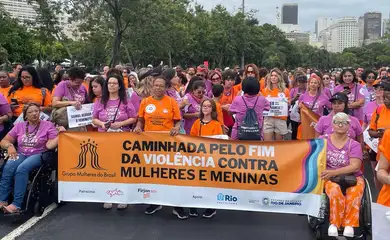 Caminhadas em todo o país pedem o fim da violência contra mulheres