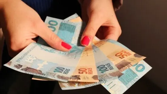 Com Selic em 14,25%, como ficam os rendimentos da poupança, Tesouro Direto e CDB?