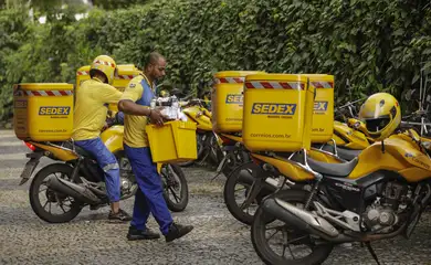 Correios anunciam PDV e concurso para contratar 3,2 mil carteiros