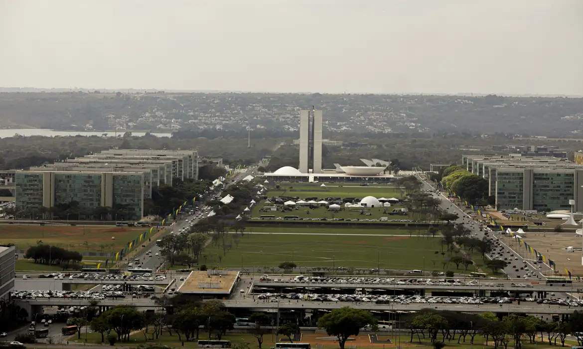 Governo congela R$ 31,3 bi do Orçamento de 2025