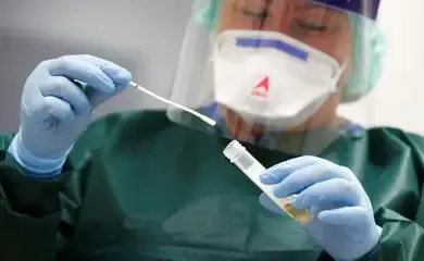 Boletim da Fiocruz indica alta de casos de covid-19 no país