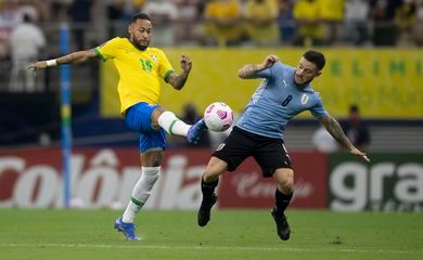 Tentando retomar vitórias, Brasil enfrenta Uruguai em Montevidéu