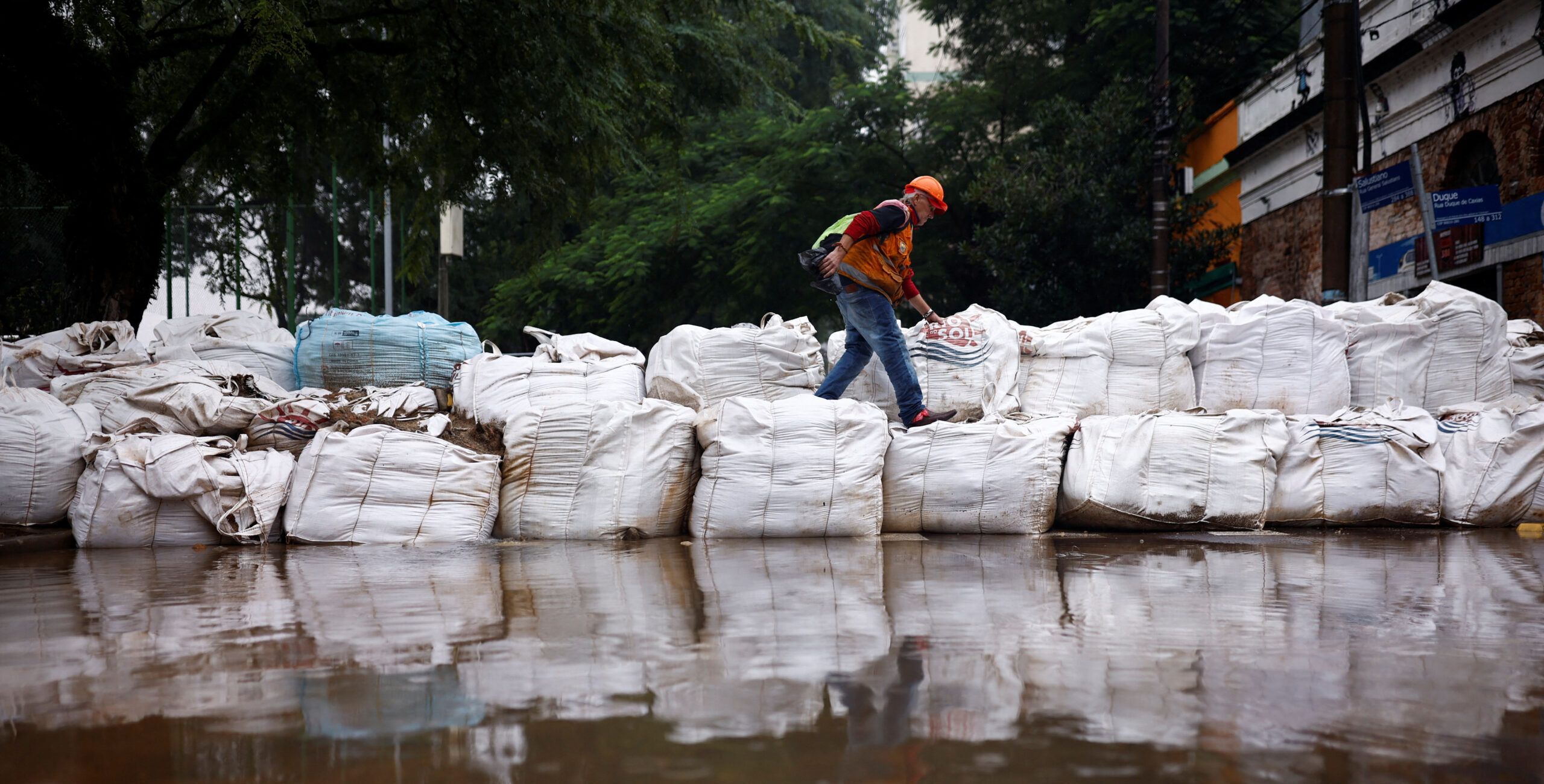 Rio Grande do Sul tem 147 mortes e 125 desaparecidos; nível de rio aumenta e pode bater recorde 