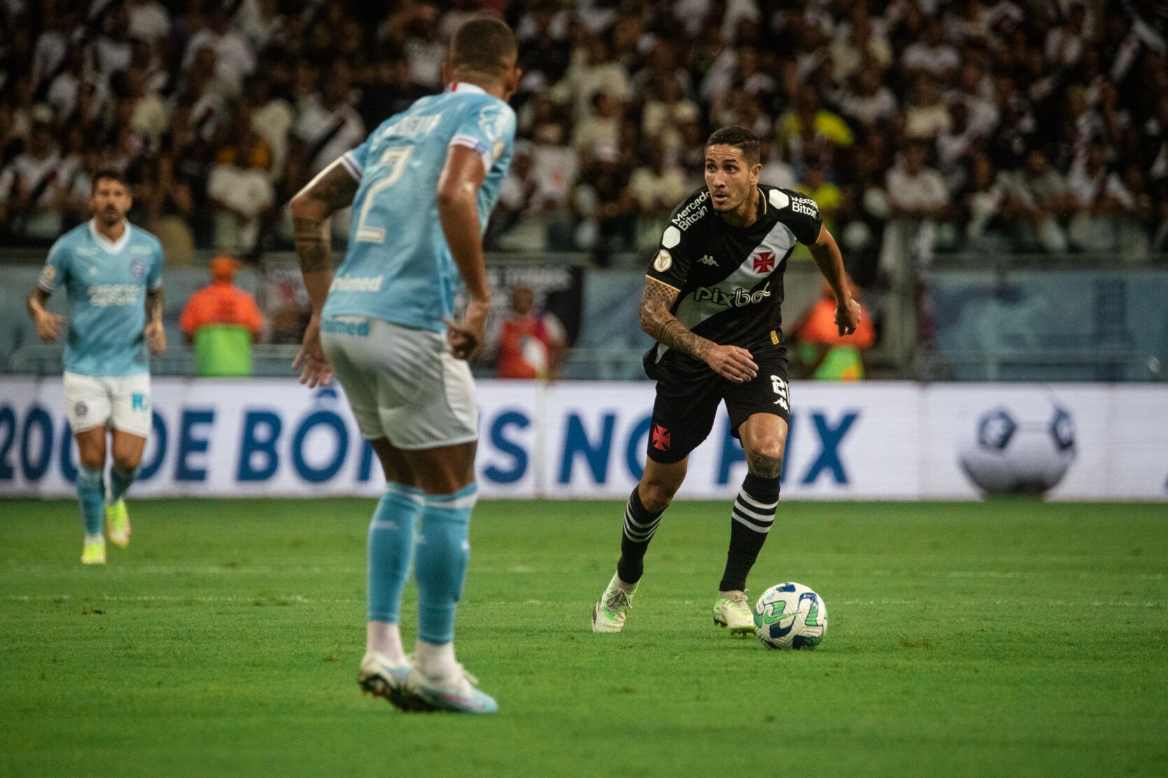 Na estreia do meia Payet, Vasco busca empate com o Bahia em Salvador