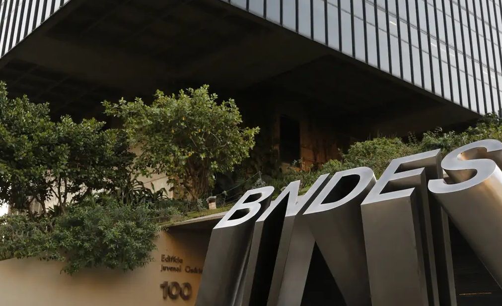 BNDES abre concurso com 900 vagas e salário inicial de R$ 20,9 mil