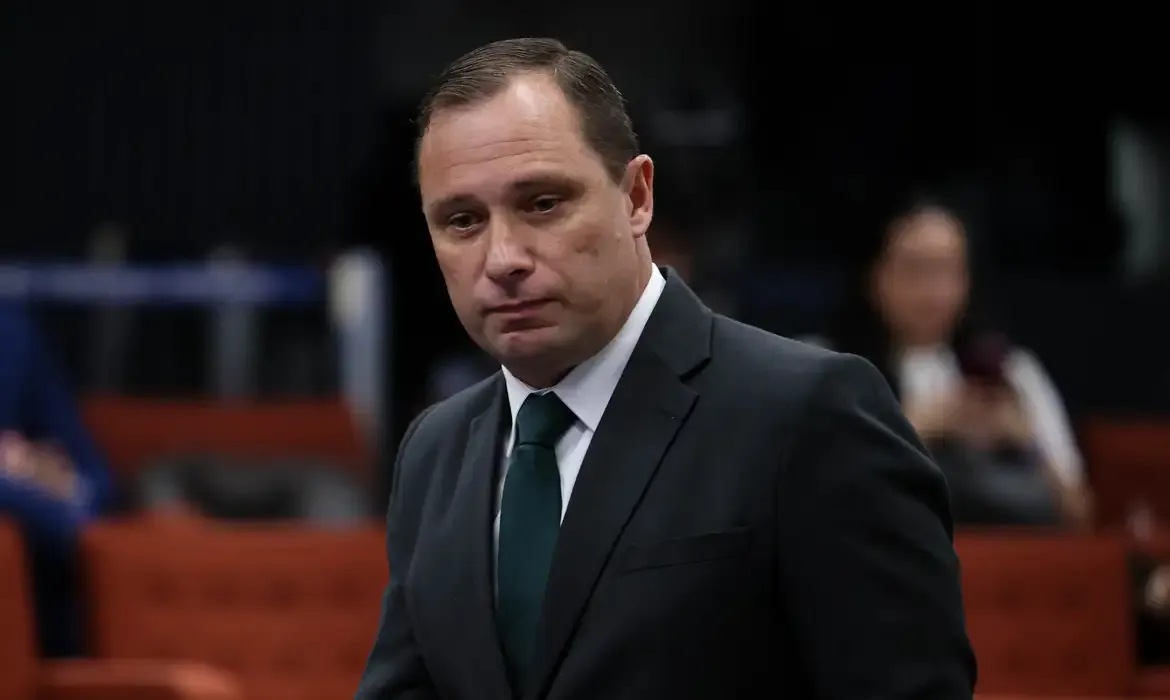 Cid diz ao STF que Bolsonaro ‘enxugou’ documento com plano de golpe