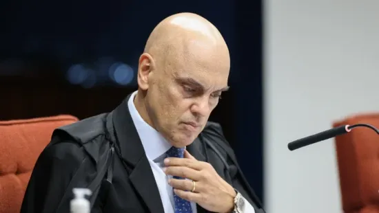 Moraes aplica nova multa de R$ 15 mil a Allan dos Santos por uso de redes sociais