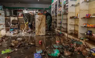 Comerciantes de Porto Alegre levam dias só para limpar lojas