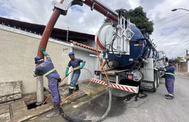 Mutirão de limpeza desobstrui galerias no Benedito Bentes
